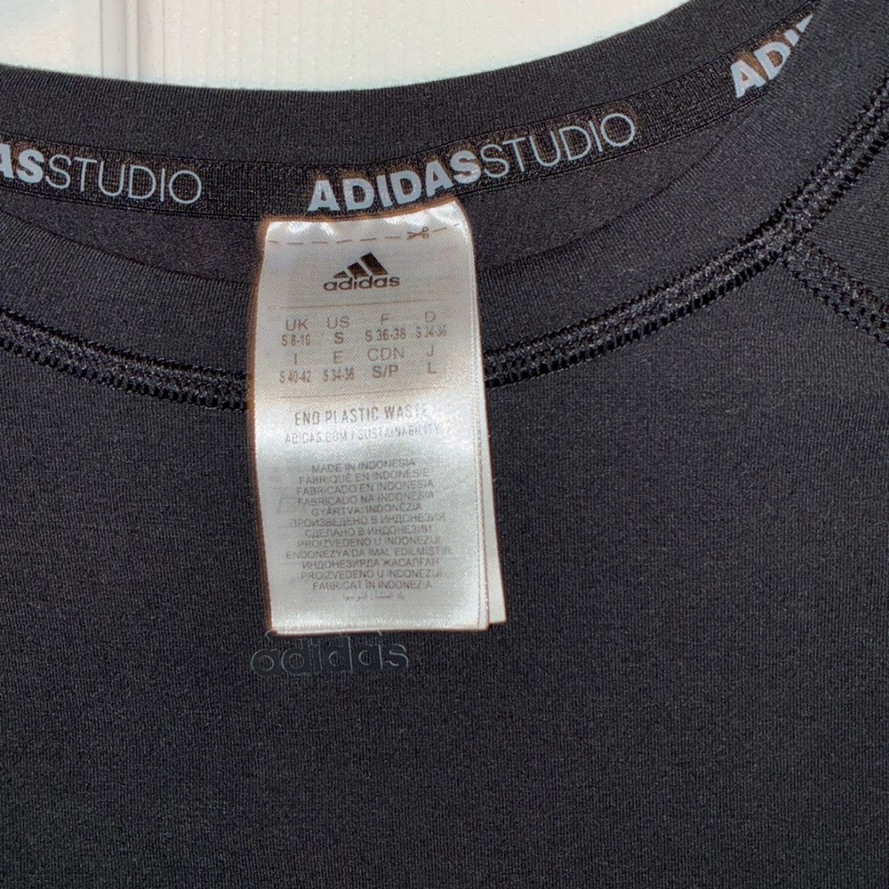 Adidas Studio cropped boxy workout Tee shirt Small Short sleeve Adidas shirt - Picture 7 of 8
